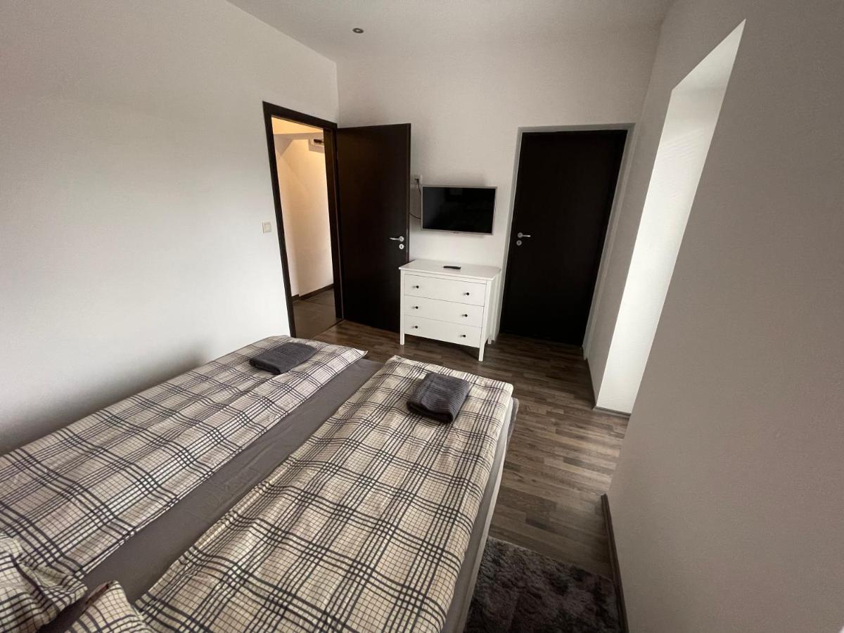 Malibu Apartman & Jacuzzi Miskolc Exterior photo